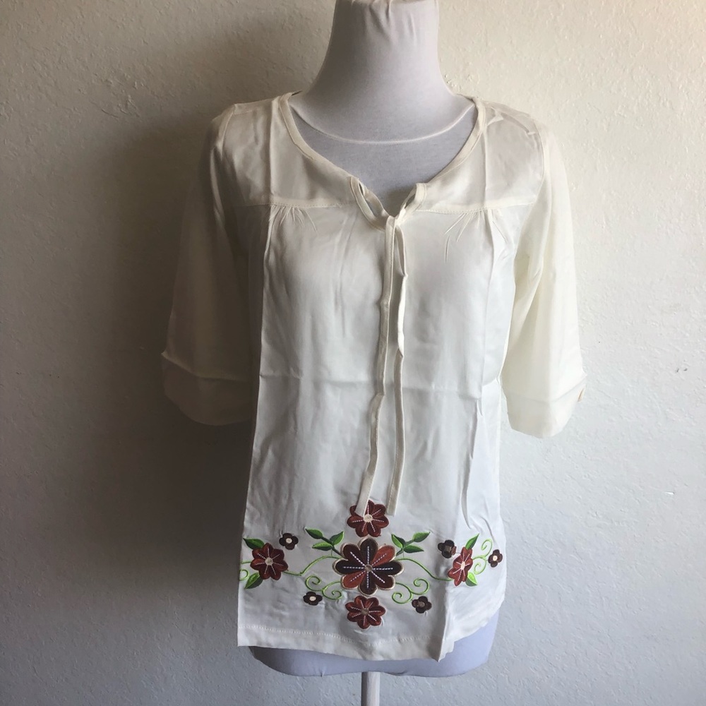 Lace trimmed  flower design blouse